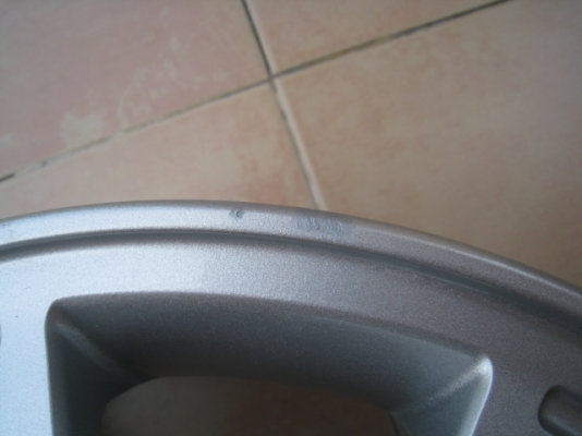 ขายล้อแม็ก Mitsubishi mirage 14"x4.5" et46 4รู100 ล้อมีรอยนิดหน่อย 1 วงครับ  สนใจติดต่อเล็กคลองสามครับ (081-3747940)