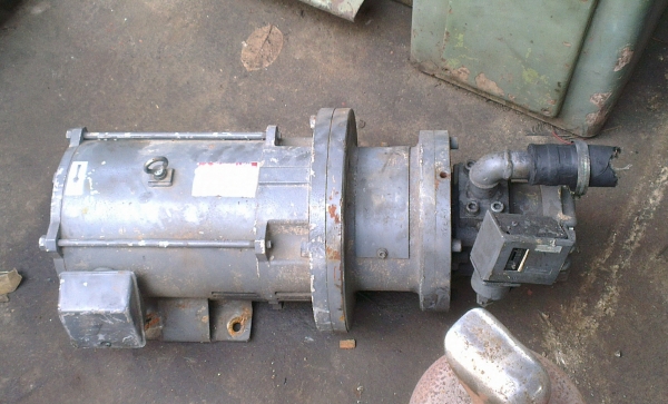 Sell> มอเตอร์+ปั้มไฮดรอลิค มิตซู 7.5 HP/ 3 เฟส/ 200 V/ ปั้มของ Sumitomo นครปฐมครับ