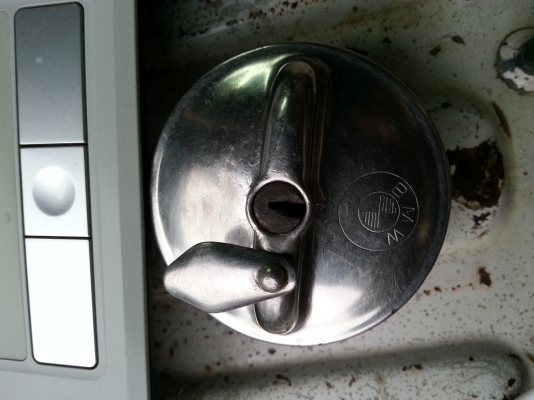 ขาย ฝาถังน้ำมันBMW