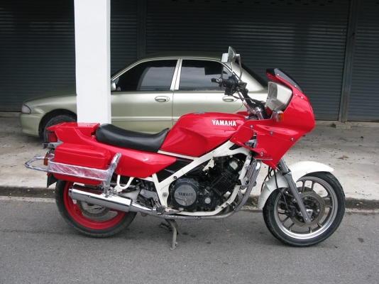 มาแล้ว YAMAHA FZ 750cc POLICE Japan มาแล้ว YAMAHA FZ 750cc POLICE Japan