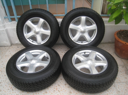 ขายล้อแม็กป้ายแดง new dmax 17" ยางปี13 (081-3747940)