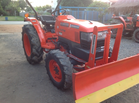 ปัญญาแทรคเตอร์มาแล้ว...จัดมาให้ครับ คูโบต้า L3408 พร้อมใบมีดตราช้าง เล่มทะเบียนพร้อม จัดส่ง อ.วังจันทร์ จ.ระยอง