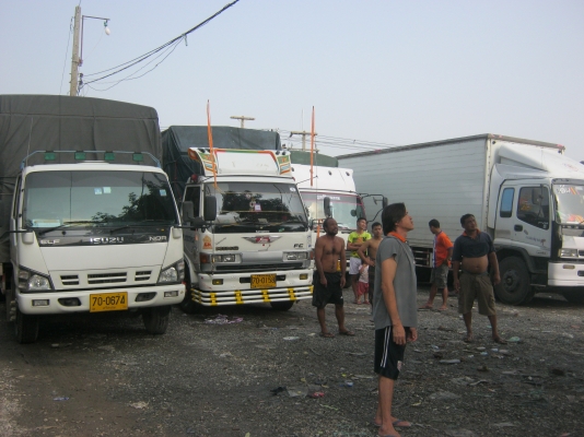 บุญเลิศ รุ่งเรืองขนส่ง รถอยู่มินบุรี รับจ้างขนส่งของทั่วประเทศ