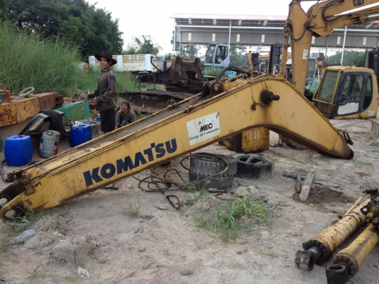 ขายด่วน บูม อาม komatsu200-6สภาพสวย ไม่มีปะครับ ขายยกชุดครับ