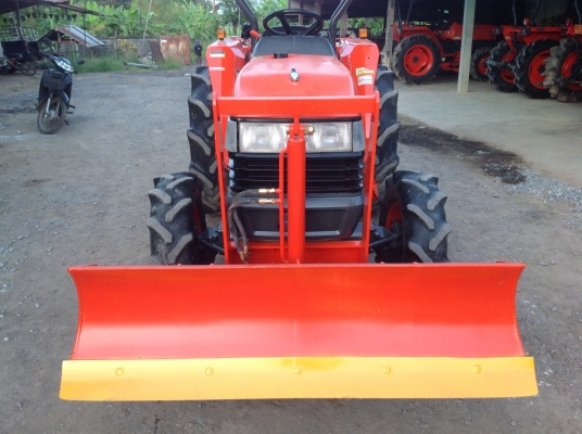 ปัญญาแทรคเตอร์มาแล้ว...จัดมาให้ครับ คูโบต้า L3408 DI พร้อมใบมีด โรตาลี่ตราช้าง
