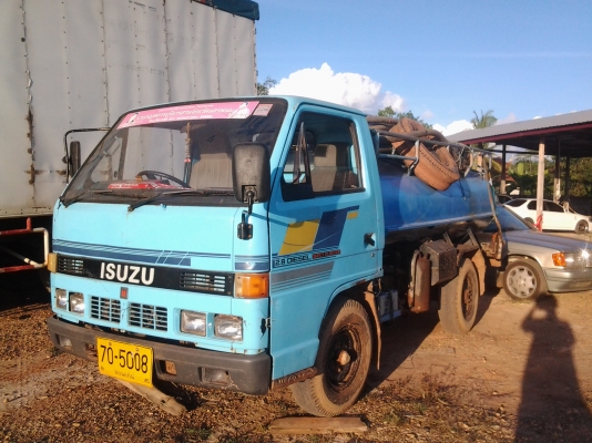 ISUZU NPR57G 115 แรง 4BD1 F หลัง เพาเวอร์ และTLD74 ราคา 78000 และรถส้วมNKR88ห้างแท้เกียร์สั้นยกหัวได้ราคา258000