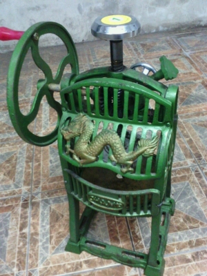 เครื่องไสน้ำแข็งมือหมุน