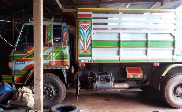 ISUZU ROCKY FVZ 175 HP วางเครื่อง 210 HP 6HH1 สิบล้อดั๊มพ์ 2 เพลา กระบะดั๊มพ์เหล็ก 12 ตันของสามมิตรลอนนอนสวยจัดทั้งคัน ช่วงล่าง 2 เพลาของร็อกกี้ 240 เครื่องวางใหม่แน่นดีแรงดีมีเอกสารใบคุมให้ครบพร้อม ภายในเก๋งคอนโซลลสวยสภาพเต็ม แอร์เย็น พวงมาลัยเพาเวอร์ ระ