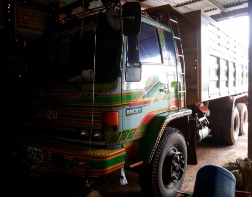 ISUZU ROCKY FVZ 175 HP วางเครื่อง 210 HP 6HH1 สิบล้อดั๊มพ์ 2 เพลา กระบะดั๊มพ์เหล็ก 12 ตันของสามมิตรลอนนอนสวยจัดทั้งคัน ช่วงล่าง 2 เพลาของร็อกกี้ 240 เครื่องวางใหม่แน่นดีแรงดีมีเอกสารใบคุมให้ครบพร้อม ภายในเก๋งคอนโซลลสวยสภาพเต็ม แอร์เย็น พวงมาลัยเพาเวอร์ ระ