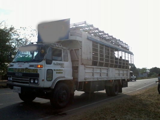 ขาย 6ล้อ ISUZU พร้อมอุปกรณ์ จัดฉายภาพยนต์ ชุด ขยาย ตู้ลำโพง  ครบชุด พร้อมฉาย