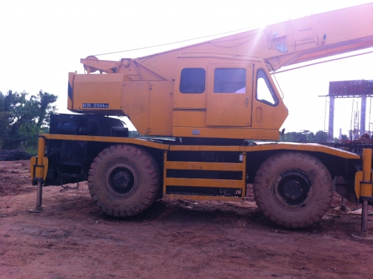ขายรถเครน 25ตัน 4 ล้อใหญ่ KATO KR-25H-III  เอกสารเล่มทะเบียน รถพร้อมใช้งาน