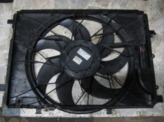 ขายพัดลมเบนซ์ 20 นิ้วสภาพสวย 2,800