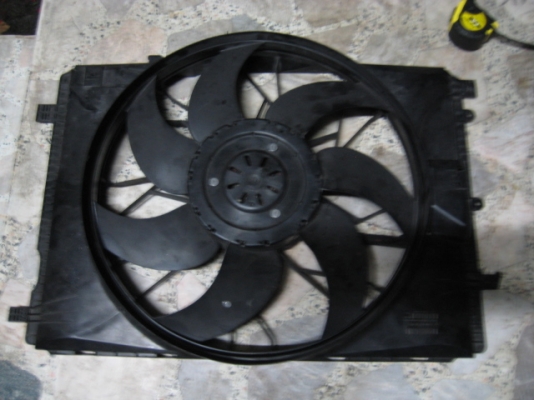 ขายพัดลมเบนซ์ 20 นิ้วสภาพสวย 2,800