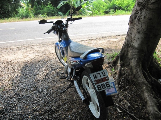 ขายฮอนด้า โซนิค 125 เรือนไมล์สีฟ้า ทะเบียนพร้อมโอน สภาพเดิมๆ 12,000 บาท