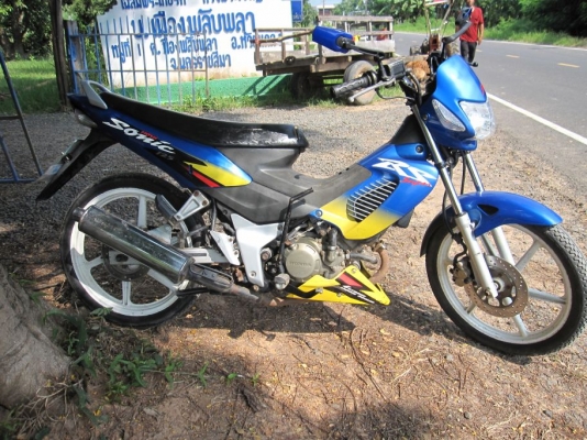 ขายฮอนด้า โซนิค 125 เรือนไมล์สีฟ้า ทะเบียนพร้อมโอน สภาพเดิมๆ 12,000 บาท
