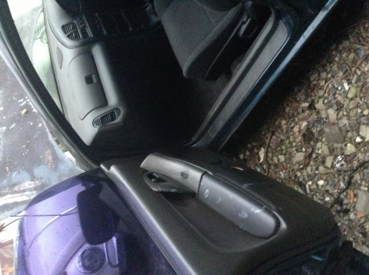 ขาย/อยากแลกมอไซคับ..มาสด้าแลสติสขับได้เครื่องดีช่วงล่างดีแอรเย็น..(ไม่มีทะเบียนคับ)..เอาแบตมาใส่ก็ขับได้ขับ-ยางแบนอยู่