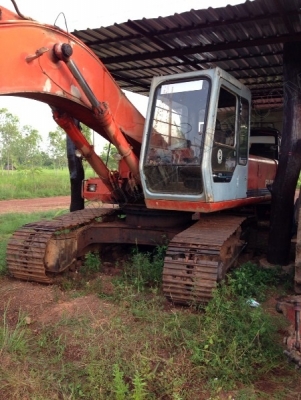 รถแบคโฮ HITACHI EX200 รุ่น 1สภาพพร้อมใช้งาน รถแบคโฮ HITACHI EX200 รุ่น 1สภาพพร้อมใช้งาน