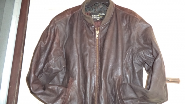 เสื้อหนังสภาพดี ขนาด  L