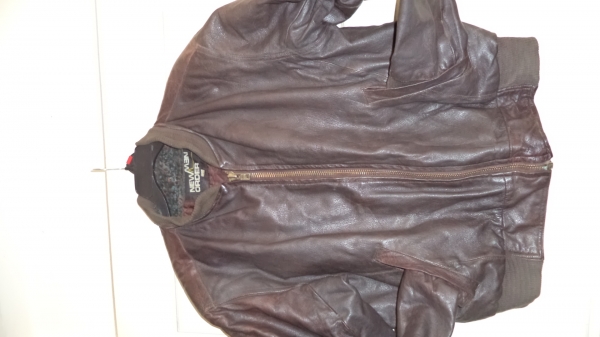 เสื้อหนังสภาพดี ขนาด  L