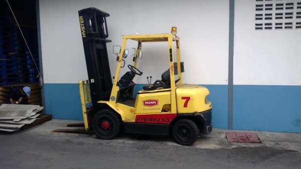 ฝากขายรถยก 2.5 ตัน เครื่องดีเซล เกียร์ออโต้ เสาสูง 6 เมตร