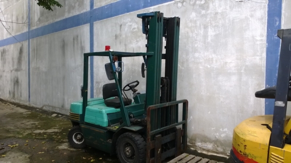 รถยกโคมัสสึรุ่น 11 น้ำหนักยก 2.5 ตัน เสาสูง 6 เมตร เครื่องดีเซล เกียร์ออโต้