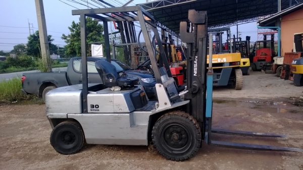 รถยกนิสสันน้ำหนักยก 3 ตัน เสาสูง 3 เมตร เครื่องดีเซล เกียร์ออโต้