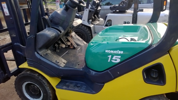 รถยกโคมัสสึรุ่น 20 น้ำหนักยก 1.5 ตัน เสาสูง 3 เมตร เครื่องดีเซล เกียร์ออโต้ แผงงาสไลด์