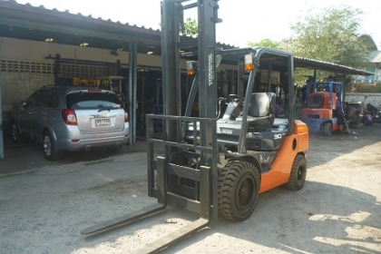ขายForklift TOYOTA รุ่น 8FD30 ดีเซล เกียร์ออโต้ 3.0 ตัน ยกสูง 4 เมตร