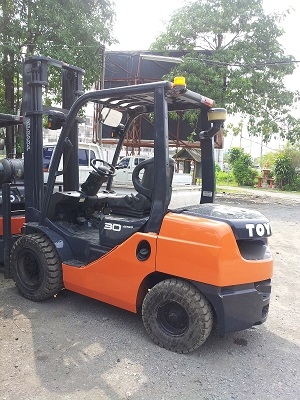 ขายForklift TOYOTA รุ่น 8FD30 ดีเซล เกียร์ออโต้ 3.0 ตัน ยกสูง 4 เมตร