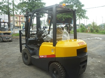 FORKLIFT 2.5T  ดีเซล เกียร์ออโต้  ยกสูง 4.0 เมคร ยางตันหน้าหลัง