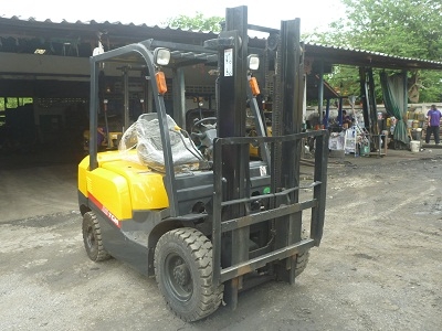 FORKLIFT 2.5T  ดีเซล เกียร์ออโต้  ยกสูง 4.0 เมคร ยางตันหน้าหลัง