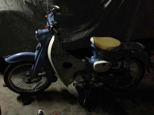 ขายC100 สภาพพร้อมใช้งาน เครื่องดรีม งานเหล์กทั้งหมด หน้ากาก บังโคลน ราคา 28000 บาท มีทะเบียน