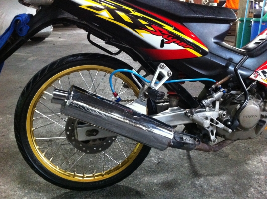 ขายhonda sonicแดง-ดำตัวเก่าสตาร์ทมือ สภาพสวยพร้อมซิ่ง