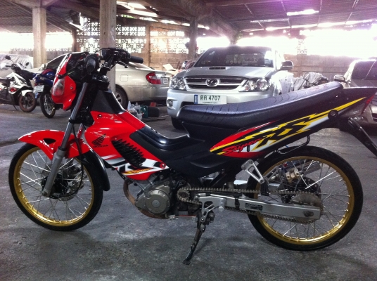 ขายhonda sonicแดง-ดำตัวเก่าสตาร์ทมือ สภาพสวยพร้อมซิ่ง