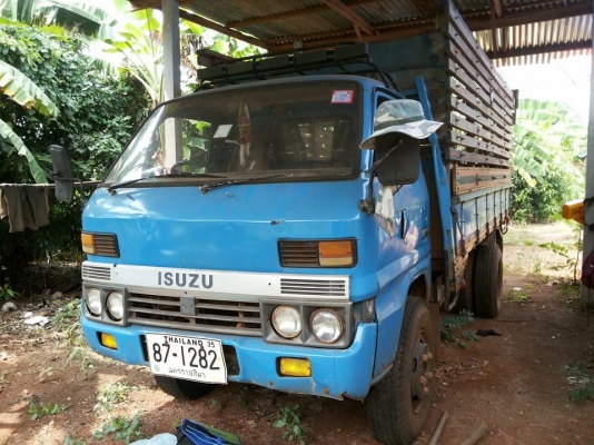 ขาย6ล้อISUZU100HP เครื่อง4BB1 100แรงเครื่องแน่น แห้งดี แรง ช่วงล่าง110 คัสซีดี ไม่หักไม่ดาม มีบวมซับในกับซับบน กระบะพื้นไม้คอกไม้ สภาพดี ยาว4.30ม. ยาง8.25ดี6เส้น หัวดีสีดี มีแตกด้านซ้านคนนั่งนิดหน่อย เกียร์สั้น(เกียร์สาย)แล้ว โดยรวมพร้อมใช้งาน  เอกสารครบ