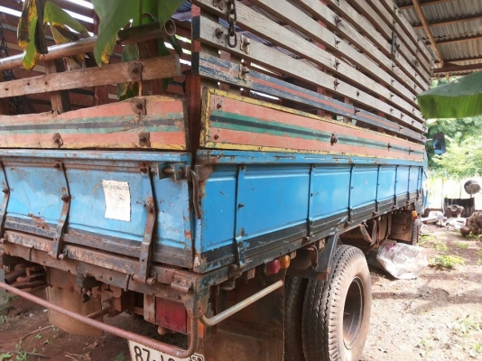 ขาย6ล้อISUZU100HP เครื่อง4BB1 100แรงเครื่องแน่น แห้งดี แรง ช่วงล่าง110 คัสซีดี ไม่หักไม่ดาม มีบวมซับในกับซับบน กระบะพื้นไม้คอกไม้ สภาพดี ยาว4.30ม. ยาง8.25ดี6เส้น หัวดีสีดี มีแตกด้านซ้านคนนั่งนิดหน่อย เกียร์สั้น(เกียร์สาย)แล้ว โดยรวมพร้อมใช้งาน  เอกสารครบ