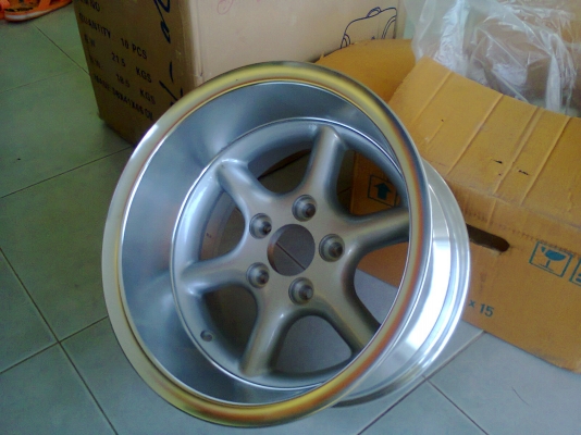 ขาย R15X8.5 ET-34  5/114  ล้อใหม่เก่าเก็บ 8500.B