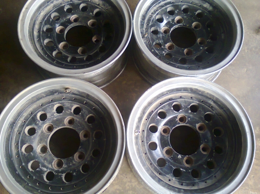 ขาย R15X8.5 ET-34  5/114  ล้อใหม่เก่าเก็บ 8500.B