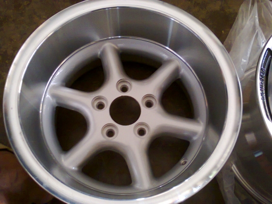 ขาย R15X8.5 ET-34  5/114  ล้อใหม่เก่าเก็บ 8500.B