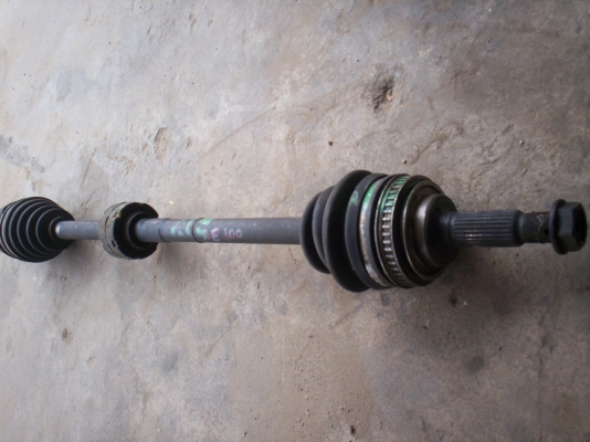 เพลาขับ ข้างขวา โตโยต้า สามห่วงAE100 AE111 ไฮทอค  มีเฟืองABSด้วย  ซื้อเชียงกงมาแล้วไม่ได้ใส่ครับ  รถก็ขายไปแล้ว  รับประกันไม่ดังไม่หลวมครับผม