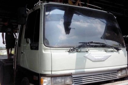 ขาย 3 H สิบล้อเพลาเดียว ติดเครน 3.3 t 3 ท่อน พร้อมใช้ โทร 088-4501277