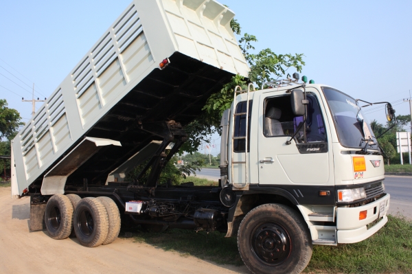 ขายไปเเล้วครับพี่จาก สุโขทัย ขอบคุณทีมงาน Trusk 2Hand ขายสิบล้่อ 3M  240เเรง  มีลำโพงลากลูก