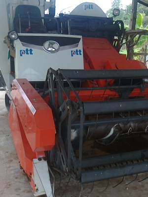 รถเกี่ยวนวดข้าว DC 60 plus