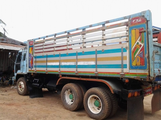 ขาย Rock 10 ล้อ 2 เพลา ดั้ม เครื่อง 6HE1 เกียร์ฟูลเลอร์ กระบะดั้มพ์มิเนียม คัซซีจัมโบ้ใหญ่สวย รหัส 342xxxx   ยาง 80 \% เจ้าของใช้เองยังใช้งานอยู่ ขายเพราะจะเปลียนรุ่นใหญ่ขึ้น เอกสารพร้อมโอน เครื่องแน่น  หัวเก่งเปลี่ยนหัวนอกสวย  ราคาตามสภาพครับ