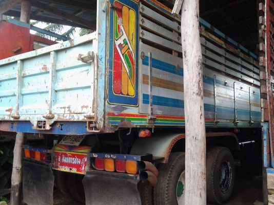 ขาย Rock 10 ล้อ 2 เพลา ดั้ม เครื่อง 6HE1 เกียร์ฟูลเลอร์ กระบะดั้มพ์มิเนียม คัซซีจัมโบ้ใหญ่สวย รหัส 342xxxx   ยาง 80 \% เจ้าของใช้เองยังใช้งานอยู่ ขายเพราะจะเปลียนรุ่นใหญ่ขึ้น เอกสารพร้อมโอน เครื่องแน่น  หัวเก่งเปลี่ยนหัวนอกสวย  ราคาตามสภาพครับ