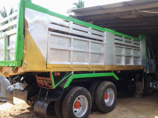 ขาย Rock 10 ล้อ 2 เพลา ดั้ม เครื่อง 6HE1 เกียร์เดิม กระบะดั้มพ์เหล็ก คัซซีสวย รหัส FVZxxxxxxxx   ยาง 80 \% เจ้าของใช้เองยังใช้งานอยู่ ขายเพราะจะเปลียนรุ่นใหญ่ขึ้น เอกสารพร้อมโอน เครื่องแน่น  หัวเก่งเปลี่ยนหัวนอกสวย  ราคาตามสภาพครับ ราคาต่อรองได้