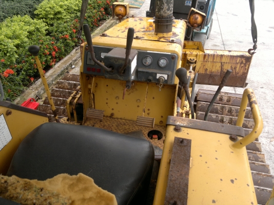 ขายรถแทรกเตอร์ KOMATSU D20P-6 แทร็กเหล็กดีมากแบบตีนเป็ด ชั่วโมงน้อย รถนอกนำเข้า สภาพดี เครื่องดี ถึงไทยแล้ว ติดต่อมานะ 085-9049669