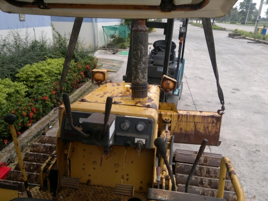 ขายรถแทรกเตอร์ KOMATSU D20P-6 แทร็กเหล็กดีมากแบบตีนเป็ด ชั่วโมงน้อย รถนอกนำเข้า สภาพดี เครื่องดี ถึงไทยแล้ว ติดต่อมานะ 085-9049669