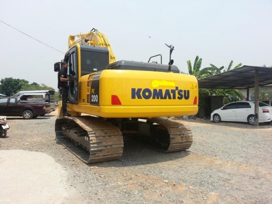 ขายดาวน์ Komatsu PC200-8M0 รุ่นใหม่