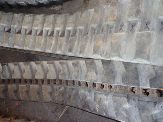 ขายแทรคยางเก่า ใช้สำหรับ PC 30-7 ติดต่อคุณจิ๊ด โทร. 089-7949488 ขายแทรคยางเก่า ใช้สำหรับ PC 30-7 ติดต่อคุณจิ๊ด โทร. 089-7949488